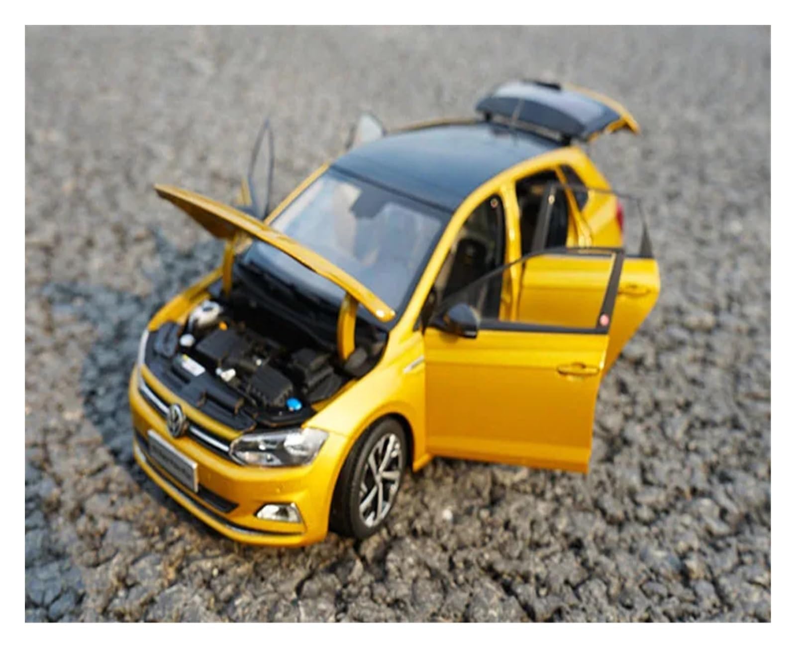Amazon | ミニカーモデル 1:18 フォルクスワーゲン ポロ プラス